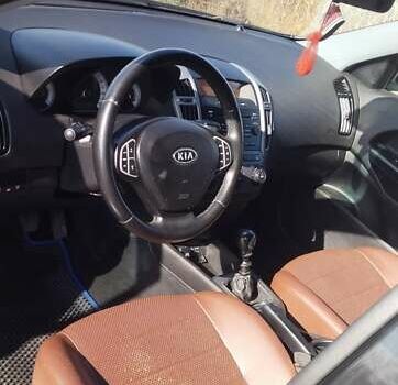 Черный Киа Сид, объемом двигателя 1.58 л и пробегом 317 тыс. км за 5000 $, фото 1 на Automoto.ua