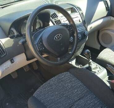 Черный Киа Сид, объемом двигателя 1.6 л и пробегом 199 тыс. км за 5500 $, фото 8 на Automoto.ua