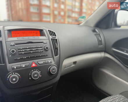 Черный Киа Сид, объемом двигателя 1.4 л и пробегом 204 тыс. км за 6350 $, фото 25 на Automoto.ua