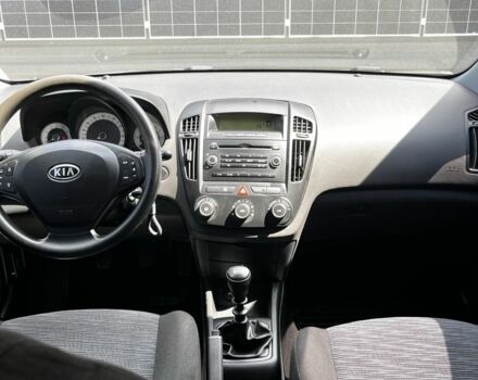 Чорний Кіа Сід, об'ємом двигуна 1.4 л та пробігом 220 тис. км за 6101 $, фото 6 на Automoto.ua