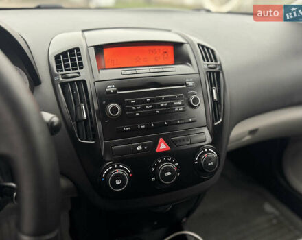 Черный Киа Сид, объемом двигателя 1.6 л и пробегом 231 тыс. км за 5500 $, фото 7 на Automoto.ua