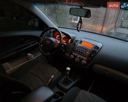 Кіа Сід 2008 у Бердичеве на Automoto.ua Чорний Кіа Сід, об'ємом двигуна 1.4 л та пробігом 167 тис. км за 4450 $, фото 16 на Automoto.ua