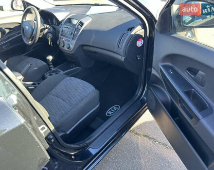 Черный Киа Сид, объемом двигателя 1.4 л и пробегом 182 тыс. км за 6200 $, фото 6 на Automoto.ua