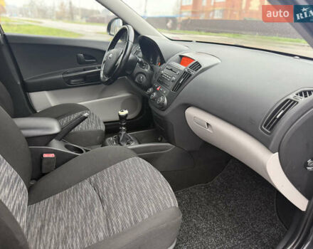 Черный Киа Сид, объемом двигателя 1.4 л и пробегом 204 тыс. км за 6350 $, фото 33 на Automoto.ua