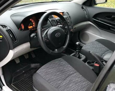 Черный Киа Сид, объемом двигателя 1.4 л и пробегом 181 тыс. км за 4450 $, фото 3 на Automoto.ua