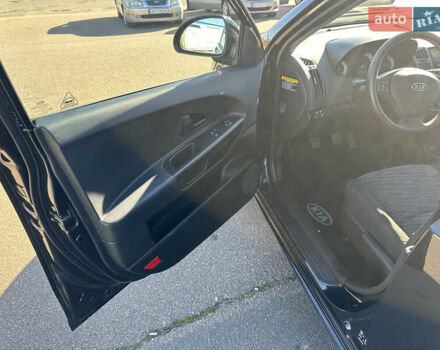 Черный Киа Сид, объемом двигателя 1.4 л и пробегом 182 тыс. км за 6200 $, фото 10 на Automoto.ua