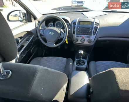 Черный Киа Сид, объемом двигателя 1.4 л и пробегом 182 тыс. км за 6200 $, фото 11 на Automoto.ua