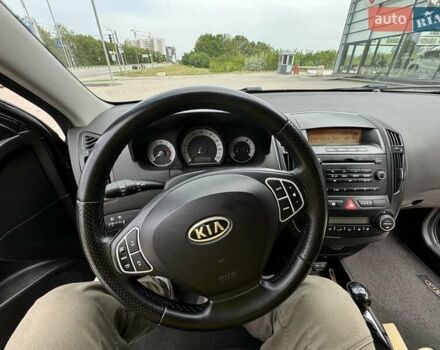 Черный Киа Сид, объемом двигателя 1.6 л и пробегом 235 тыс. км за 5300 $, фото 2 на Automoto.ua