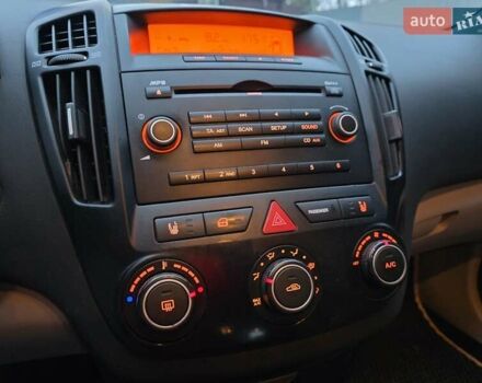 Кіа Сід 2008 у Бердичеве на Automoto.ua Чорний Кіа Сід, об'ємом двигуна 1.4 л та пробігом 167 тис. км за 4450 $, фото 5 на Automoto.ua