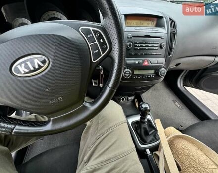 Черный Киа Сид, объемом двигателя 1.6 л и пробегом 235 тыс. км за 5300 $, фото 1 на Automoto.ua