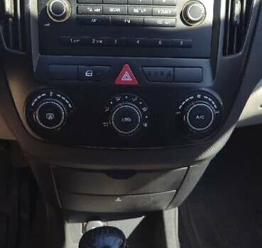 Черный Киа Сид, объемом двигателя 1.6 л и пробегом 199 тыс. км за 5500 $, фото 17 на Automoto.ua