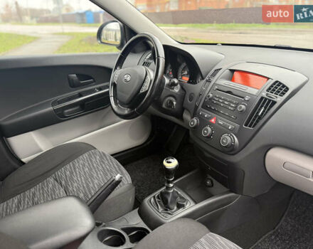 Черный Киа Сид, объемом двигателя 1.4 л и пробегом 204 тыс. км за 6350 $, фото 34 на Automoto.ua