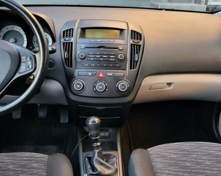 Черный Киа Сид, объемом двигателя 1.4 л и пробегом 177 тыс. км за 6555 $, фото 12 на Automoto.ua