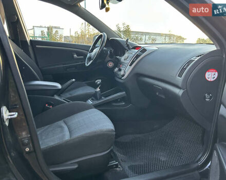 Киа Сид 2009 в Бродах на Automoto.ua Черный Киа Сид, объемом двигателя 1.59 л и пробегом 321 тыс. км за 5700 $, фото 7 на Automoto.ua