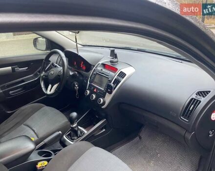 Черный Киа Сид, объемом двигателя 1.4 л и пробегом 213 тыс. км за 5000 $, фото 4 на Automoto.ua