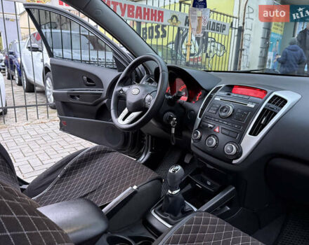 Черный Киа Сид, объемом двигателя 1.59 л и пробегом 285 тыс. км за 6500 $, фото 24 на Automoto.ua