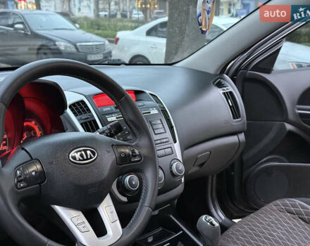 Черный Киа Сид, объемом двигателя 1.59 л и пробегом 285 тыс. км за 6500 $, фото 14 на Automoto.ua