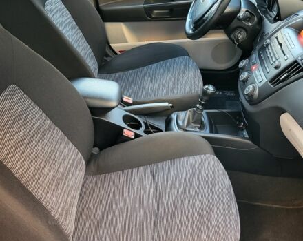 Черный Киа Сид, объемом двигателя 1.4 л и пробегом 185 тыс. км за 6555 $, фото 4 на Automoto.ua