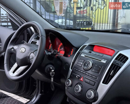 Черный Киа Сид, объемом двигателя 1.59 л и пробегом 285 тыс. км за 6500 $, фото 25 на Automoto.ua