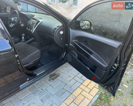 Черный Киа Сид, объемом двигателя 1.6 л и пробегом 285 тыс. км за 6100 $, фото 10 на Automoto.ua