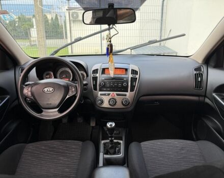 Черный Киа Сид, объемом двигателя 1.6 л и пробегом 260 тыс. км за 3999 $, фото 4 на Automoto.ua