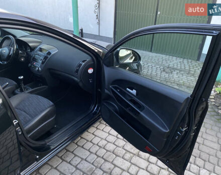 Чорний Кіа Сід, об'ємом двигуна 1.4 л та пробігом 207 тис. км за 5850 $, фото 64 на Automoto.ua