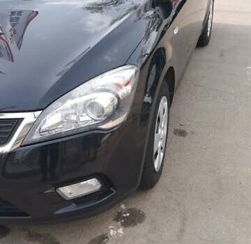 Черный Киа Сид, объемом двигателя 1.4 л и пробегом 317 тыс. км за 6000 $, фото 5 на Automoto.ua