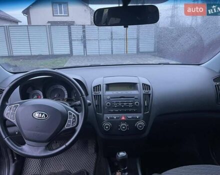 Чорний Кіа Сід, об'ємом двигуна 1.4 л та пробігом 175 тис. км за 5800 $, фото 8 на Automoto.ua