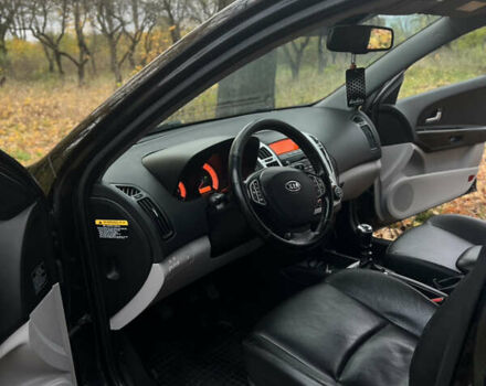 Кіа Сід 2009 у Костополе на Automoto.ua Чорний Кіа Сід, об'ємом двигуна 1.59 л та пробігом 239 тис. км за 4800 $, фото 4 на Automoto.ua