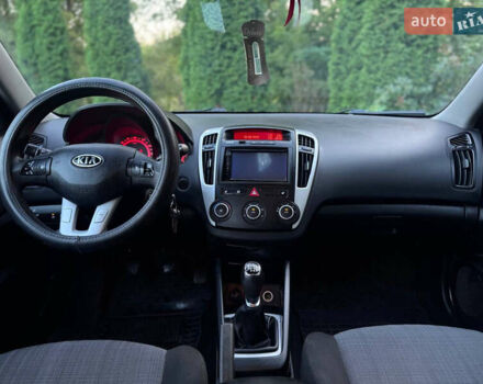 Киа Сид 2009 в Каменке на Automoto.ua Черный Киа Сид, объемом двигателя 1.58 л и пробегом 200 тыс. км за 6300 $, фото 8 на Automoto.ua