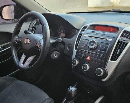 Черный Киа Сид, объемом двигателя 1.6 л и пробегом 200 тыс. км за 4200 $, фото 10 на Automoto.ua