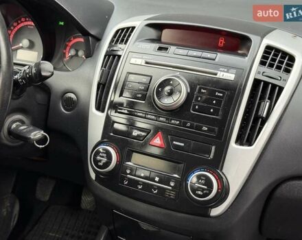 Черный Киа Сид, объемом двигателя 1.4 л и пробегом 220 тыс. км за 5950 $, фото 17 на Automoto.ua