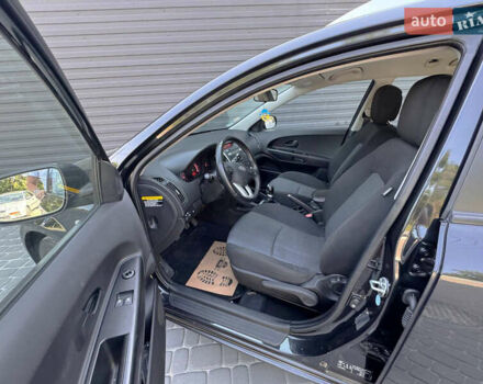 Черный Киа Сид, объемом двигателя 1.6 л и пробегом 250 тыс. км за 7700 $, фото 4 на Automoto.ua