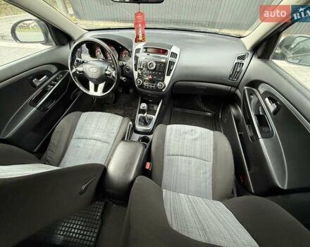 Киа Сид 2010 в Межгорье на Automoto.ua Черный Киа Сид, объемом двигателя 1.4 л и пробегом 220 тыс. км за 6299 $, фото 40 на Automoto.ua