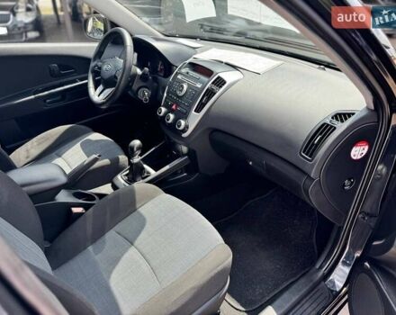 Черный Киа Сид, объемом двигателя 1.4 л и пробегом 182 тыс. км за 6700 $, фото 14 на Automoto.ua