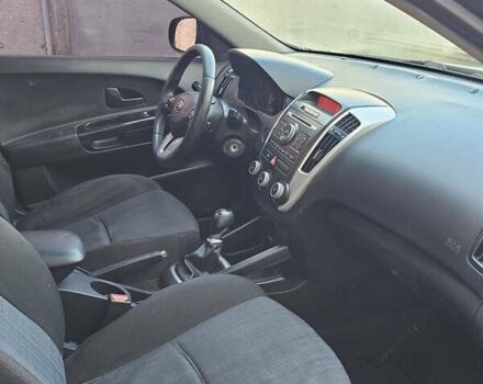 Киа Сид 2010 в Киеве на Automoto.ua Черный Киа Сид, объемом двигателя 1.58 л и пробегом 200 тыс. км за 4200 $, фото 5 на Automoto.ua