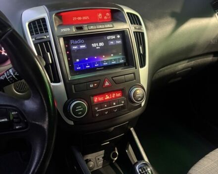 Черный Киа Сид, объемом двигателя 1.6 л и пробегом 244 тыс. км за 7800 $, фото 5 на Automoto.ua