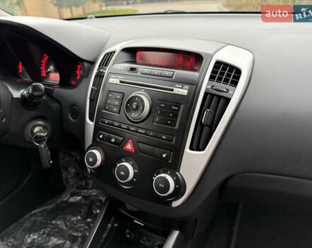 Черный Киа Сид, объемом двигателя 1.6 л и пробегом 168 тыс. км за 7499 $, фото 45 на Automoto.ua