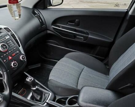 Черный Киа Сид, объемом двигателя 1.6 л и пробегом 224 тыс. км за 7800 $, фото 17 на Automoto.ua