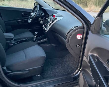 Чорний Кіа Сід, об'ємом двигуна 1.4 л та пробігом 181 тис. км за 7700 $, фото 18 на Automoto.ua