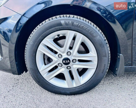 Чорний Кіа Сід, об'ємом двигуна 1.59 л та пробігом 71 тис. км за 15999 $, фото 6 на Automoto.ua