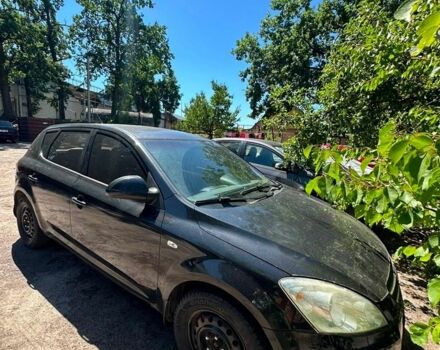 Черный Киа Сид, объемом двигателя 1.4 л и пробегом 300 тыс. км за 4800 $, фото 1 на Automoto.ua
