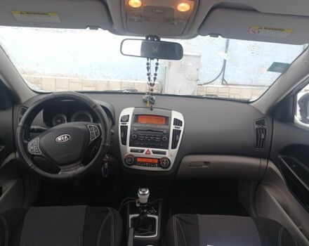 Чорний Кіа Сід, об'ємом двигуна 1.6 л та пробігом 300 тис. км за 4500 $, фото 1 на Automoto.ua