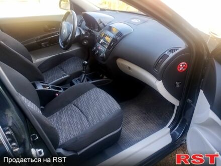 Чорний Кіа Сід, об'ємом двигуна 1.4 л та пробігом 204 тис. км за 4700 $, фото 1 на Automoto.ua