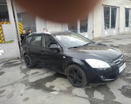 Черный Киа Сид, объемом двигателя 1.4 л и пробегом 207 тыс. км за 5800 $, фото 1 на Automoto.ua