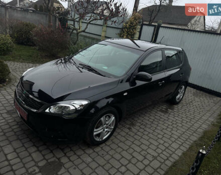 Черный Киа Сид, объемом двигателя 1.4 л и пробегом 215 тыс. км за 5850 $, фото 1 на Automoto.ua