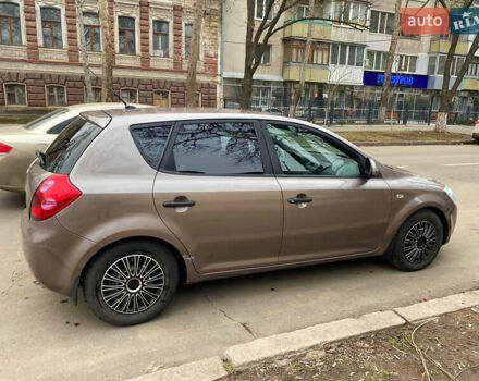 Коричневый Киа Сид, объемом двигателя 1.4 л и пробегом 230 тыс. км за 4200 $, фото 1 на Automoto.ua