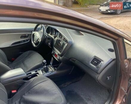 Коричневий Кіа Сід, об'ємом двигуна 1.6 л та пробігом 130 тис. км за 8200 $, фото 3 на Automoto.ua