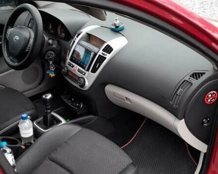 Киа Сид 2006 в Павлограде на Automoto.ua Красный Киа Сид, объемом двигателя 1.6 л и пробегом 230 тыс. км за 4500 $, фото 4 на Automoto.ua