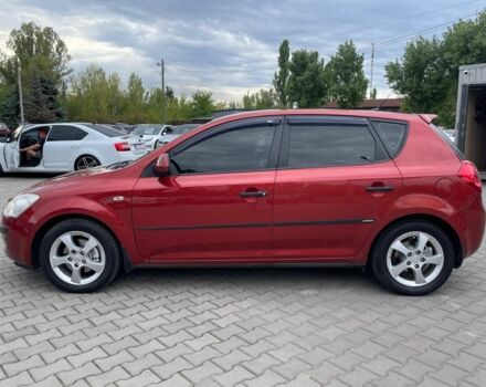 Красный Киа Сид, объемом двигателя 1.6 л и пробегом 200 тыс. км за 5500 $, фото 3 на Automoto.ua